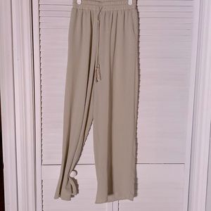 Super light and flowy pants size S!😍❤️